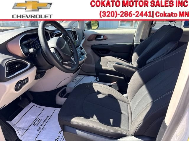 2024 Chrysler Voyager LX